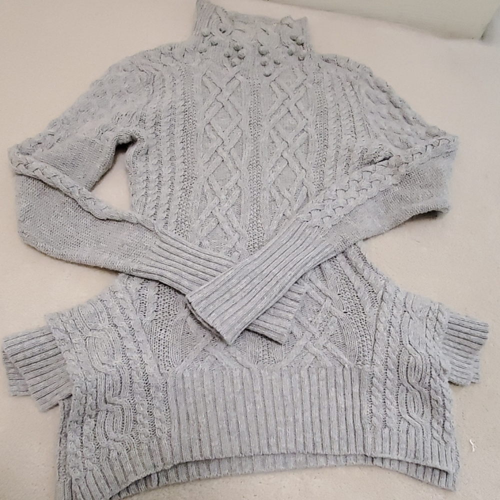 Sweater - Picture 3 of 3
